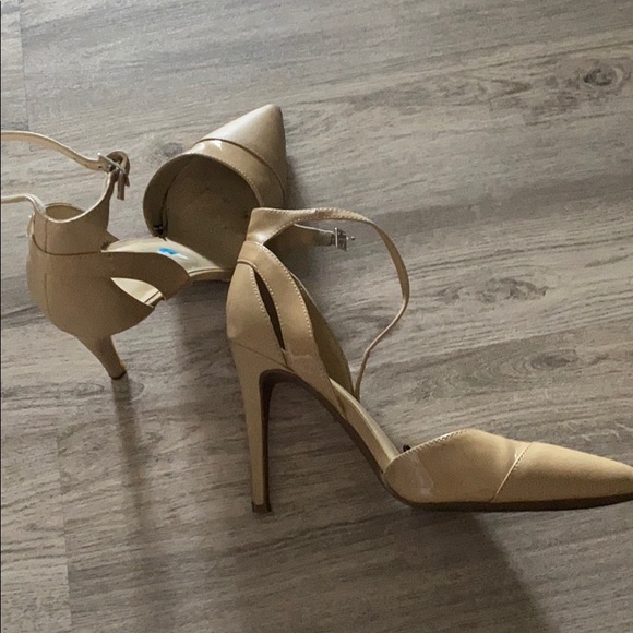 Marc Fisher size 10 beige color. - Picture 3 of 3